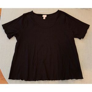 NWOT Plus Size, Black, Ribbed, T-Shirt with Lettuce Edges